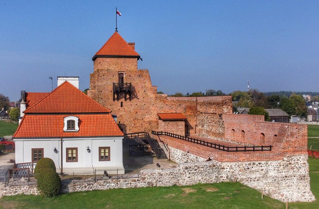 Zamek Liw - warownia połączona z muzeum