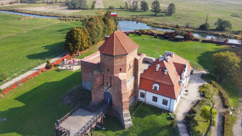 Zamek Liw od strony dawnego wejścia